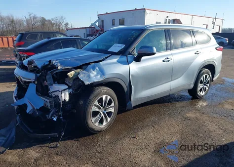 2021 Toyota Highlander Xle z USA, uszkodzony, nr VIN 5TDGZRAH1MS086130